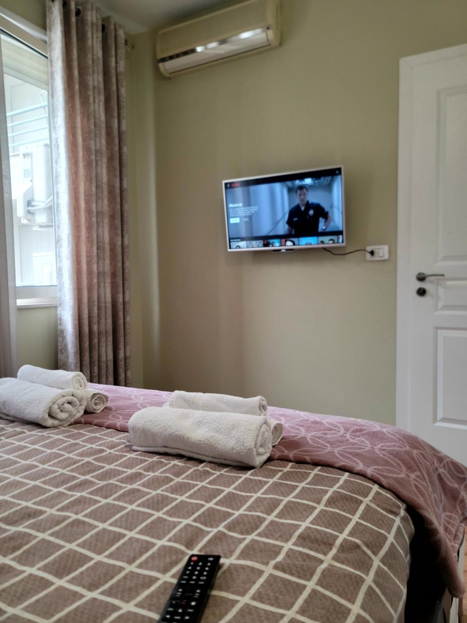 Helianthus, By Bloom In Appartement *